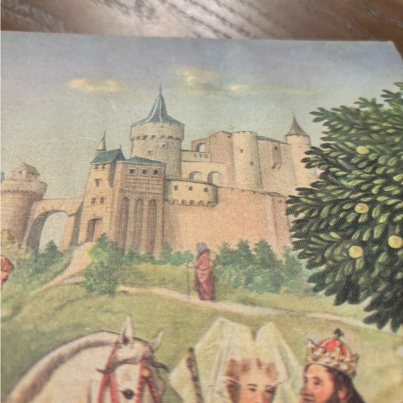 Illustrated Junior Library Grimm’s Fairytales - Picture 9 of 10